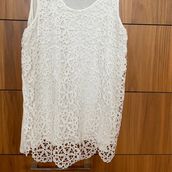 Cream Lace Overlay tank. Size Medium. - Picture 3 of 6